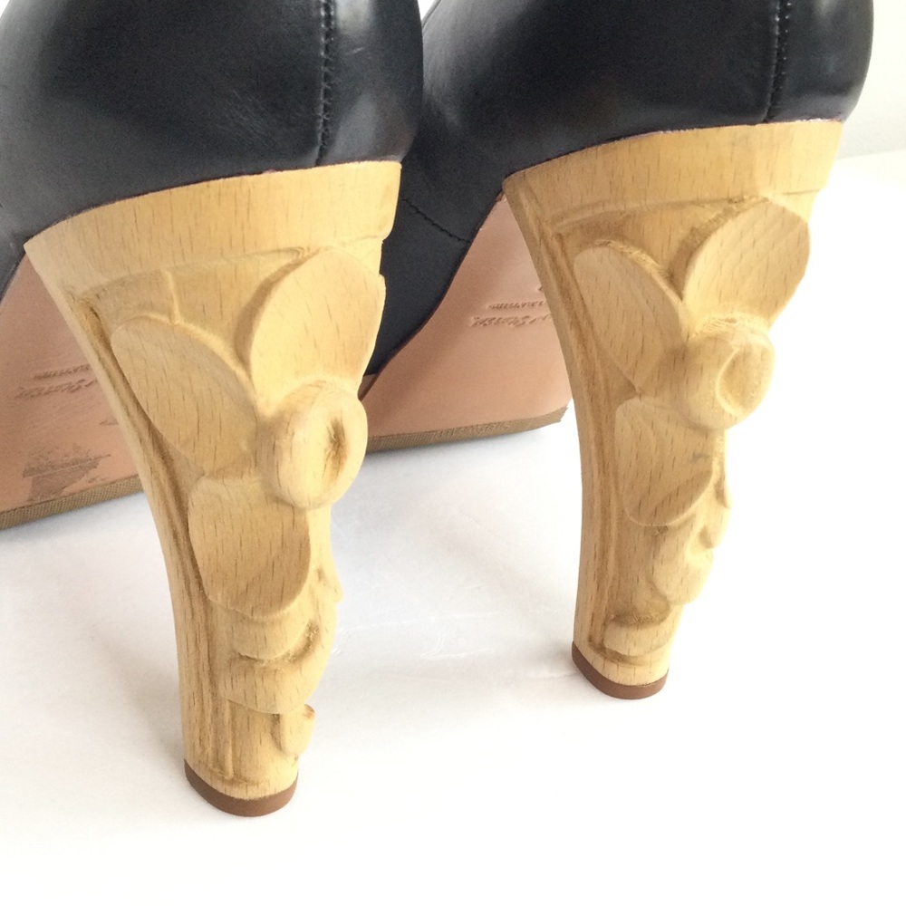 Leather Round Toe Carved Flower Heels - Picture 7 of 9